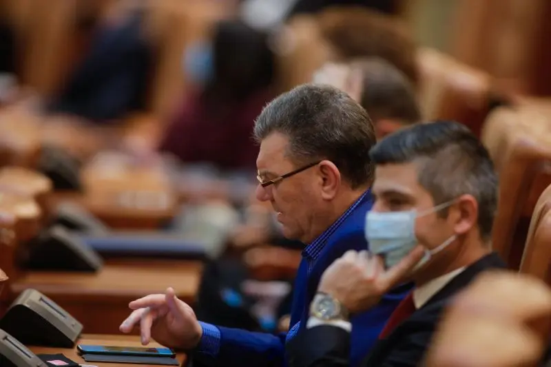 Dumitru Coarnă nu poartă mască în Parlament. Foto Inquam Photos/George Călin