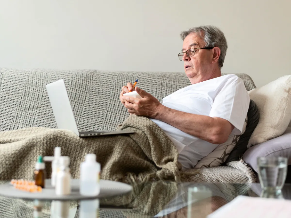 Pensionar, bolnav la pensie - Foto: Freepik