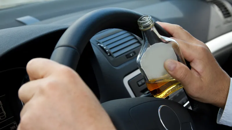 DESCOPERIRE uriașă pentru ȘOFERI. Cum poți să bei la volan și la alcool-test să ai alcoolemie zero? Foto: Profimedia Imges (fotografie cu caracter ilustrativ)