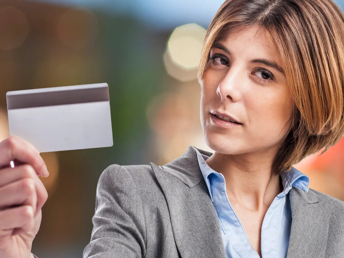 O nouă escrocherie cu cardul bancar golește contul instant. Banca nu va bloca tranzacția - Foto: Freepik (rol ilustrativ)