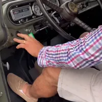 Incredibil! Cum pornește „la sfert” un motor V8 făcut în România acum mai bine de 60 de ani - Foto: captură video