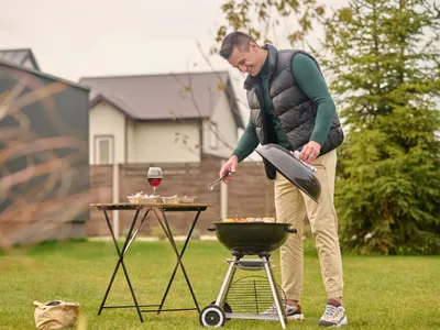 2.500 lei amendă dacă stai la casă și faci grătar în curte. La câți metri de casă ai voie să pui grătarul? - Foto: Freepik (Imagine cu rol ilustrativ)