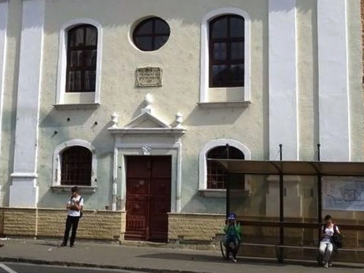 Sinagoga Mareh Yezekiel din Alba Iulia, vandalizată. În 1938, a fost afectată de un atentat cu bombă