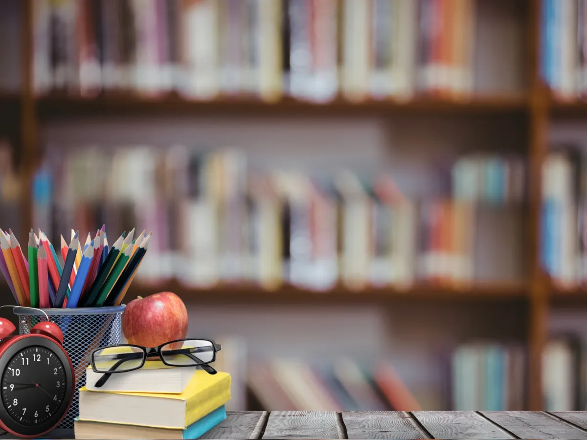 Un elev a dat în judecată școala pentru că și-a prins un deget într-un panou. A fost accident sau neglijență?