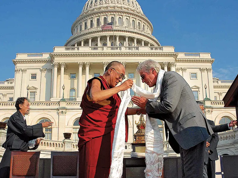 Dalai Lama cu actorul Richard Gere la o ceremonie din 2007 la Capitoliul SUA