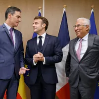 Pedro Sanchez, Emmanuel Macron și Antonio Costa/foto: Profimedia Images