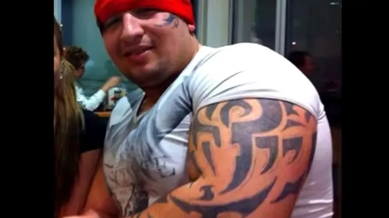 Interlopul Tyson, ascuns printre tinerele exploatate de "Împăratu Lumii" Foto: Youtube