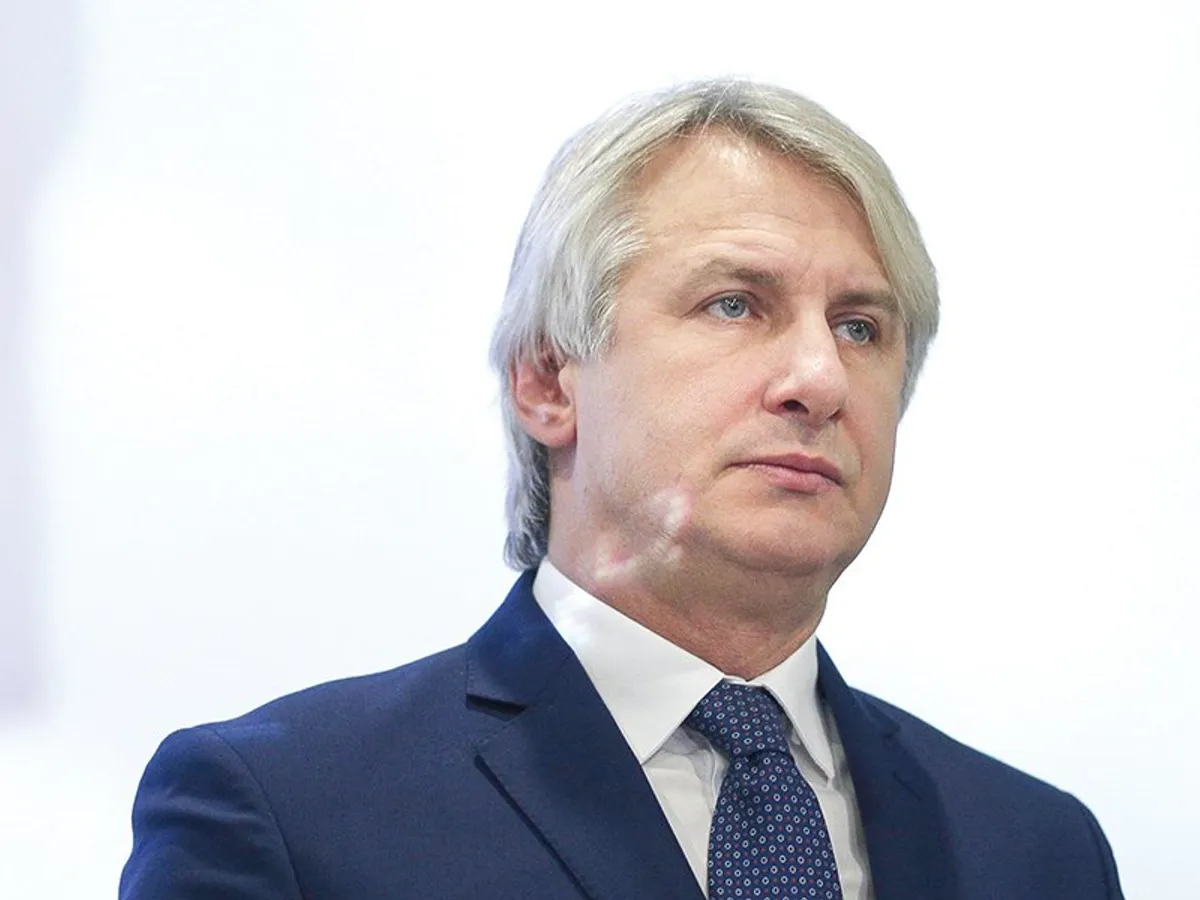 Orlando Teodorovici l-a chemat pe Mugur Isărescu la ordin la Finanțe