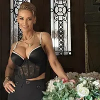 ”Regina Întunericului”, fără permis și cu dosar penal, la priveghiul interlopului Ciprian Pian - Foto: Facebook