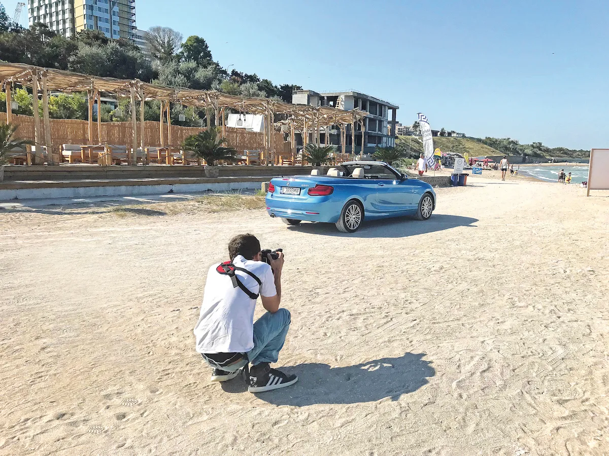 PLAJĂ. În căutarea unghiului pefect pentru o fotografie de lifestyle pe plaja din Olimp.
