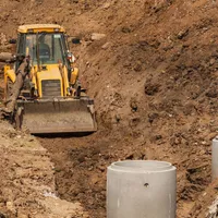 5.000 de proiecte vitale, de 10.000.000.000 €, sunt blocate din cauza plăţilor restante ale statului - Foto: Teleormăneanul