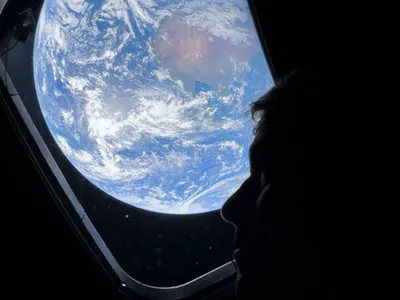 Primele imagini cu suprafața Lunii nevăzută de oameni până acum, transmise de astronauții Artemis II - Foto: X / Reid Wiseman