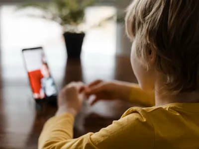 Franța avansează spre interzicerea rețelelor sociale tinerilor sub 15 ani. Propunerea, susținută de Macron - Foto: Freepik (Imagine cu rol ilustrativ)