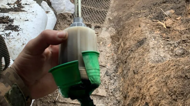 O dronă a aruncat mai multe grenade cu aerosoli K-51