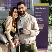 Un cuplu a avut parte de o surpriză în avionul spre nuntă. Ce i-a rugat o stewardesă pe pasageri - Foto: Freepik (Imagine cu rol ilustrativ)