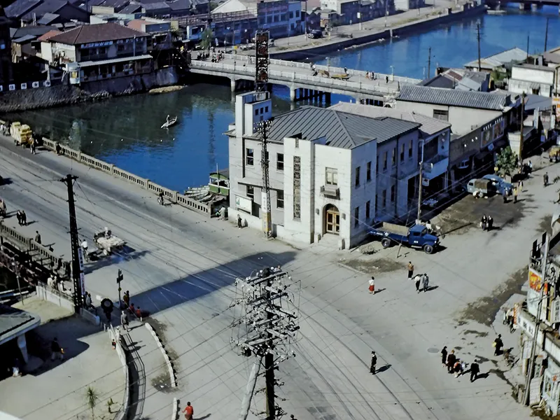 ÎNAPOI ÎN TIMP O fotografie aeriană arată străzile aglomerate ale orașului în timpul Războiului din Coreea, care a durat din iunie 1950 până în iulie 1953.