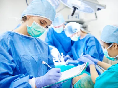 Medici în operație - Foto: freepik (rol ilustrativ)