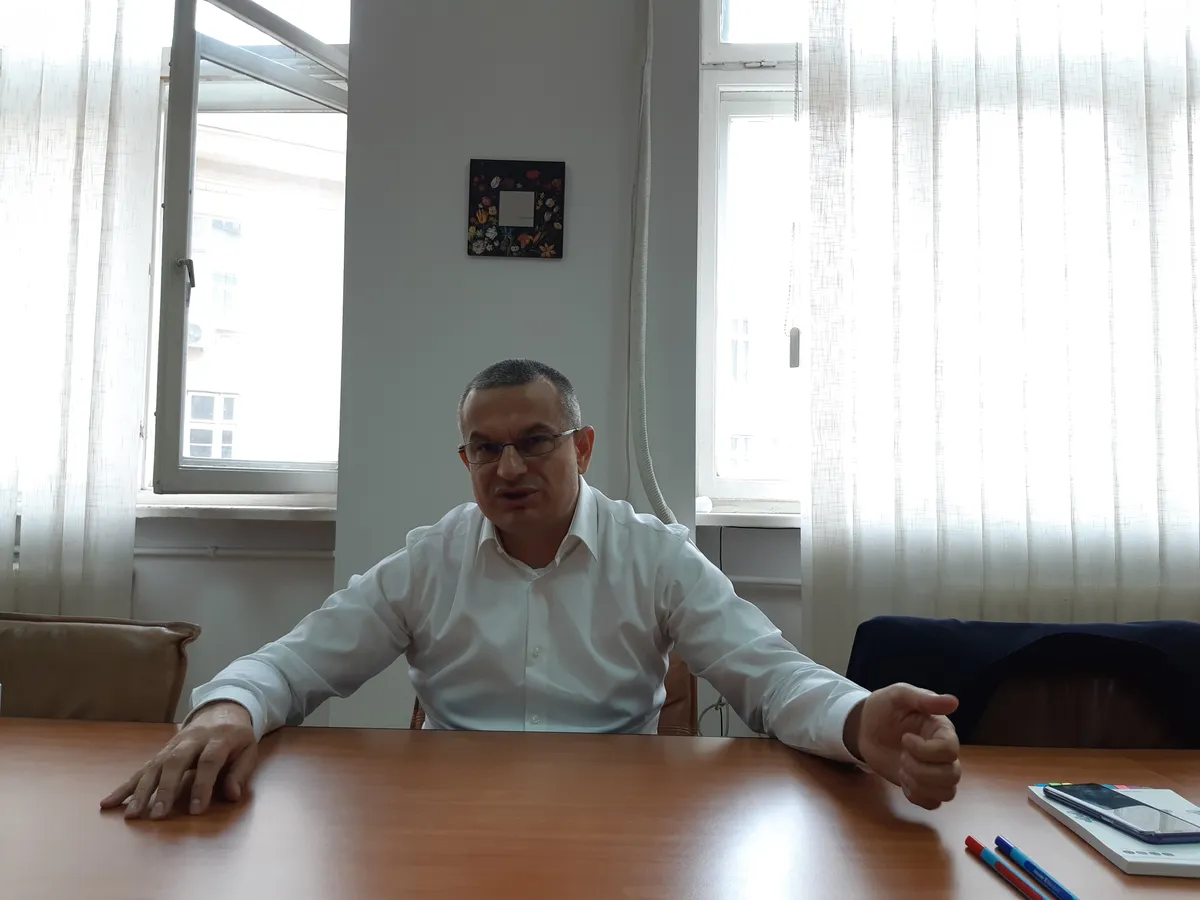 Asztalos Csaba, in biroul sau de la CNCD. Foto: Newsweek Romania