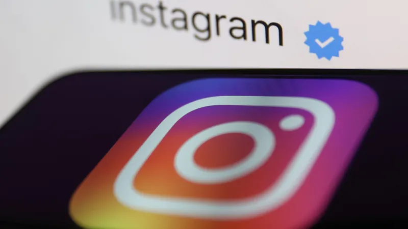 Produsele Meta Instagram și Facebook vor pune bifa "verificat" pe conturi contra unei plăţi - Foto: Profimedia Images