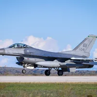 VIDEO Avionul F 16 al SUA a pus cu botul pe labe aeronava JF-17 a Chinei. E așteptat să atace Rusia - Foto: Profimedia Images