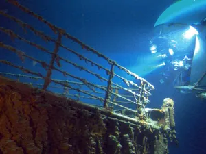 Cinci cercetători au coborât în adâncurile oceanului pentru a găsi obiectul misterios care a fost detectat de sonar în apropierea epavei Titanicului. Foto: Profimedia