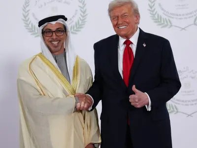 Donald Trump a arătat spre Șeicul Mansour și a rostit ȘASE cuvinte. Momentul a devenit VIRAL
