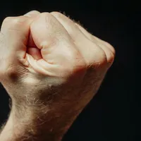 Când e legitimă apărare și când, atac? - Foto: Pexels/Kindel Media
