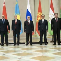 Putin oferă opt „inelele de putere ale lui Sauron” liderilor CSI. Al nouălea l-a păstrat - FOTO: Twitter/DanielleFong