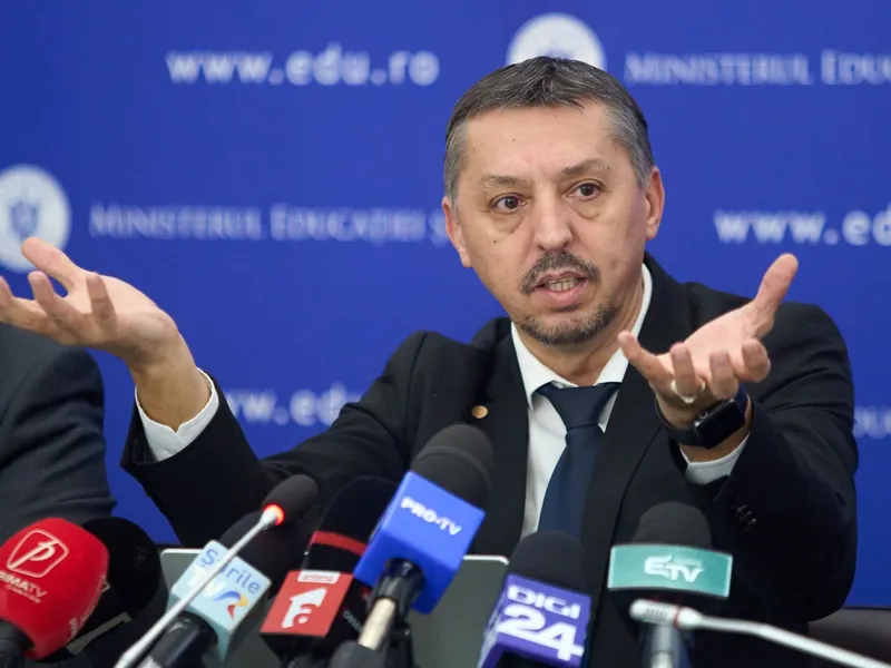 Daniel David s-a întâlnit cu studenţii. Ministrul a zis că măsurile fiscale sunt necesare - Foto: Profimedia Images