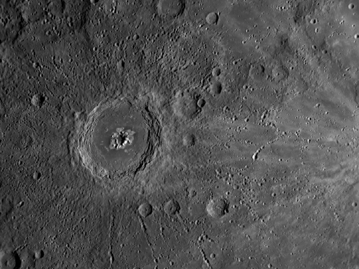 crater eminescu