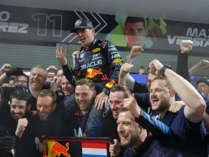 Vedeta TV din România care s-a postat cu Max Verstappen după ce a câștigat un nou titlu mondial: 'Ai reușit din nou!'