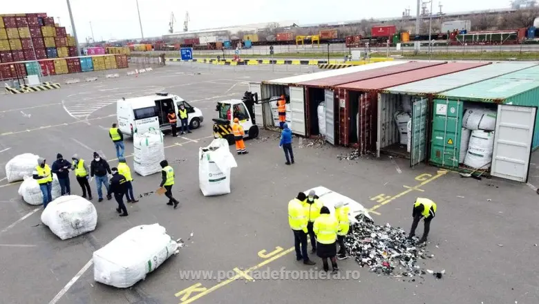 Containere cu deșeuri, inclusiv periculoase, descoperite în Portul Constanţa Sud Agigea. / Foto: digi24.ro