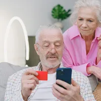 Când intră pensiile în februarie? De ce pensia vine mai repede prin poștă decât pe card? Foto: Pexels (fotografie cu caracter ilustrativ)