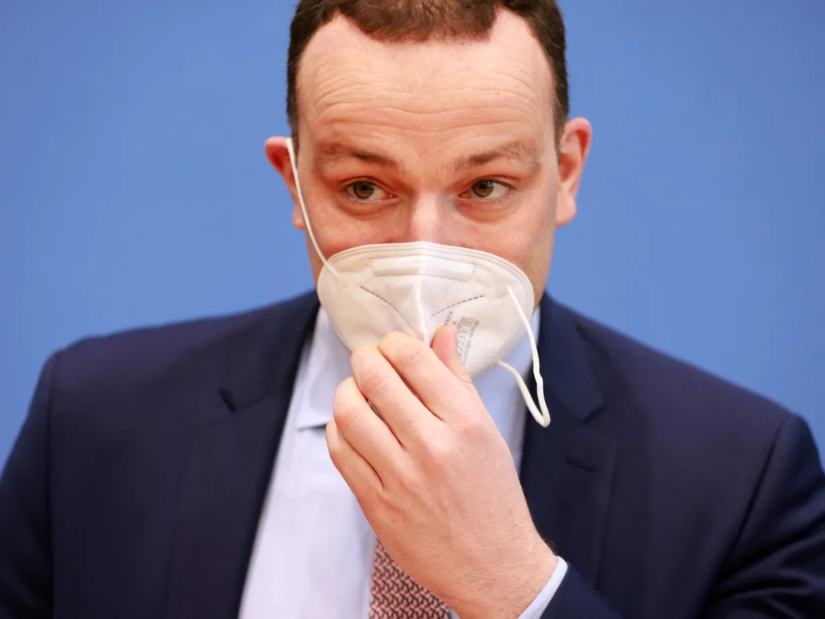 Scandalul materialelor sanitare pentru COVID din Germania. Compania de măști vrea 500.000.000 € de la guvern