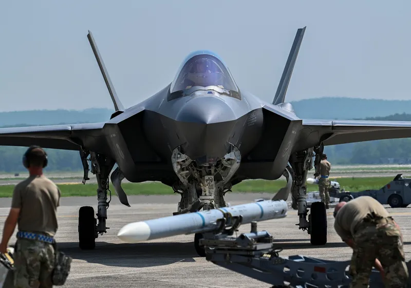 Înrmarea avioanelor F-35 - Foto: Profimedia Images