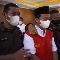 Herry Wirawan a violat 13 eleve, cu vârste cuprinse între 12 și 16 ani. / Foto: daillymail.co.uk