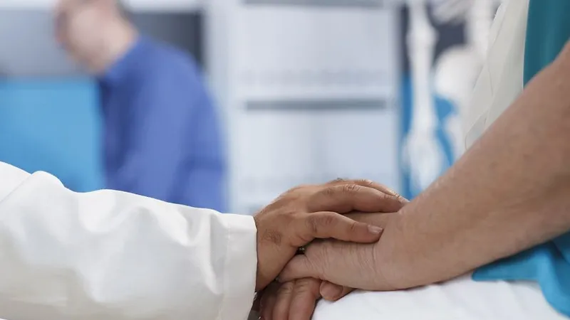 Operaţie inovatoare la un spital bucureştean. O femeie îşi poate folosi din nou braţul drept - Foto: Freepik/DC Studio