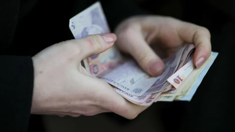 Începe ieftinirea creditelor, dar nu pentru toţi creditaţii. Indicele ROBOR la trei luni a scăzut - Foto: Octav Ganea, Inquam Photos