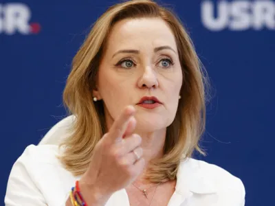 Lasconi „pune tunurile” pe Moșteanu: A luat funcții pentru CV-ul măscărit. Să demisioneze din USR și să se plimbe cu iahtul