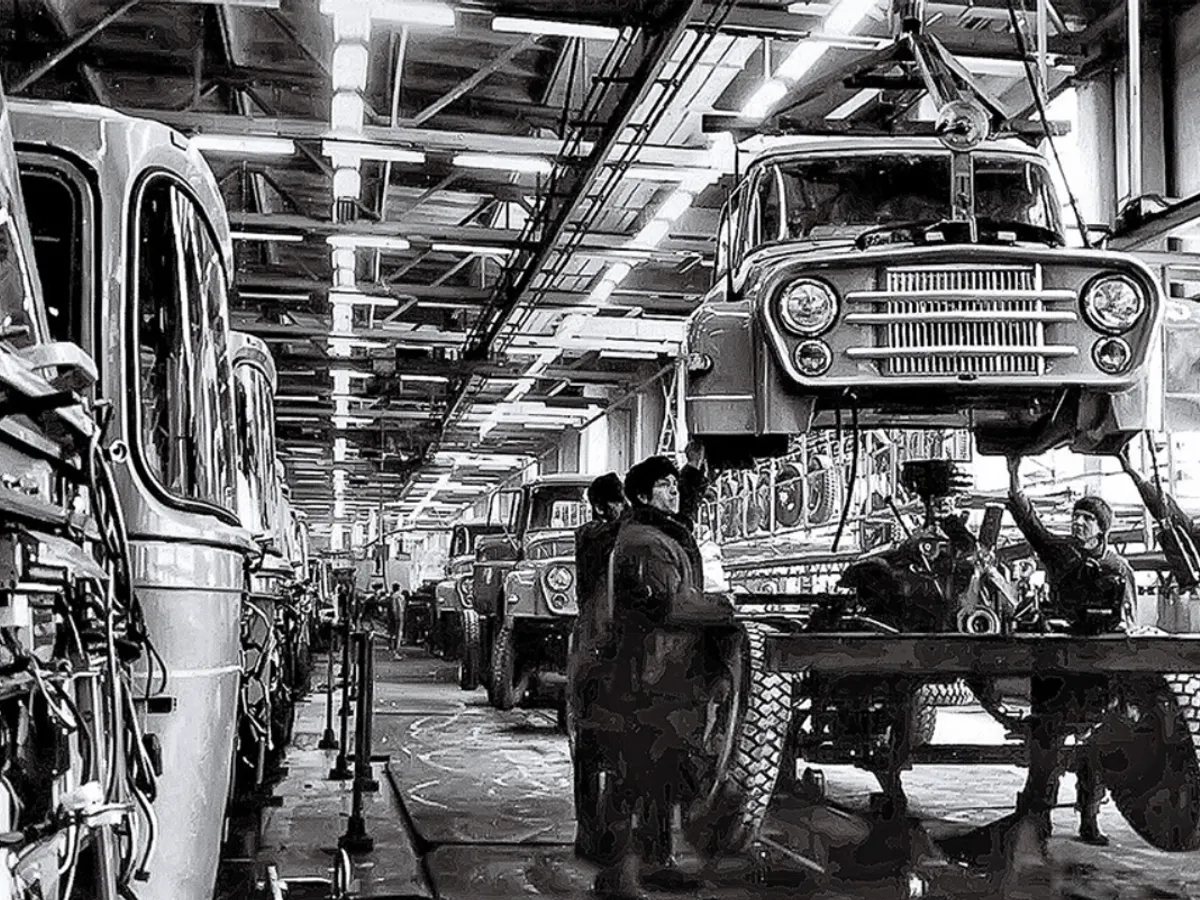 Mitul industriei comuniste înfloritoare, demontat de un raport al Securității: cifre mincinoase, lipsă piese - Foto: bizbrasov.ro