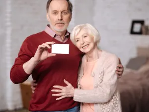 Când se dă sprijinul la pensie de 125 lei pe card de alimente? Două date înaintate. Ce zice Guvernul Foto: Freepik (fotografie cu caracter ilustrativ)