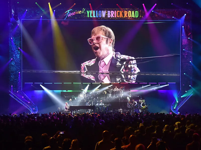 Imagine dintr-un concert al lui Elton John/FOTO: ultimateclassicrock.com