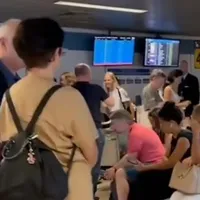 Sute de pasageri au așteptat ore în șir bagajele pe Aeroportul Otopeni: „Management dezastruos” Foto: captura video Antena3