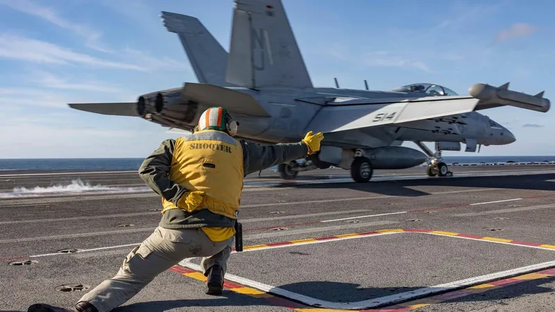 Bombardamente ale SUA în Yemen. Rachetele anti-navă ale Houthi ce amenințau navele civile, distruse - Foto: Profimedia images