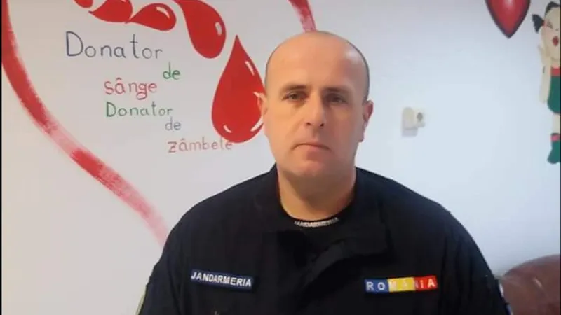 Jandarmul care a donat sânge pentru a 100-a oară - Foto: Jandarmeria Română/Facebook