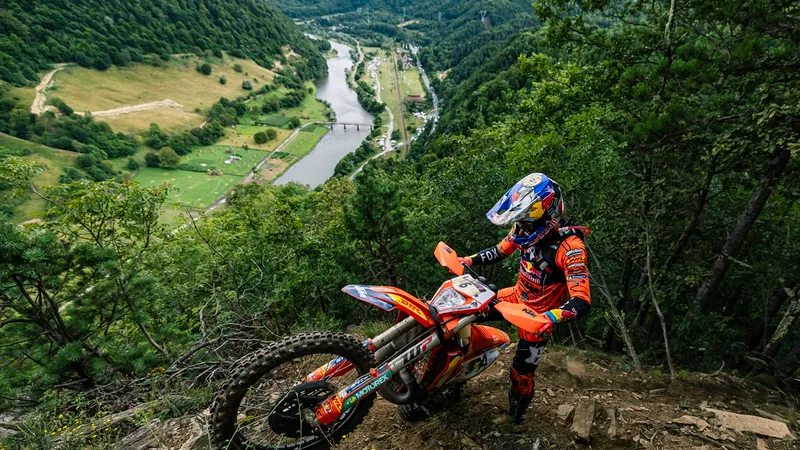 Record de concurenți, la Romaniacs 2024, cel mai dificil raliu hard enduro din lume. Când e startul - Foto: Red Bull Content Pool