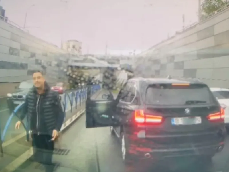 Șoferul unui SUV BMW taie fața agresiv, oprește și sare la bătaie. Ce sancțiune merita? - Foto: captură video