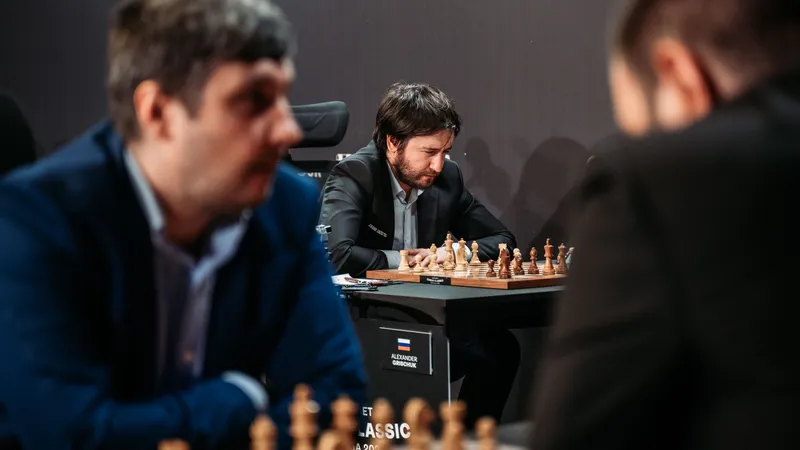 Marele Maestru Internațional Bologan, prima mutare în Runda a VI-a a Superbet Chess Classic Romania 2021/FOTO: Superbet Chess Classic Romania 2021