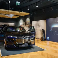 România, prima țară din estul Europei în care a fost prezentată prima limuzină electrică BMW. / Foto: Facebook