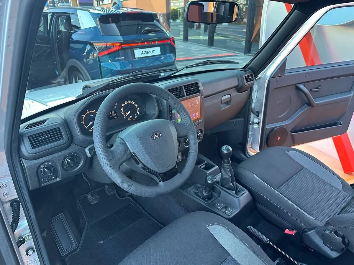 Lada Niva - Foto: X / @TheDeadDistrict